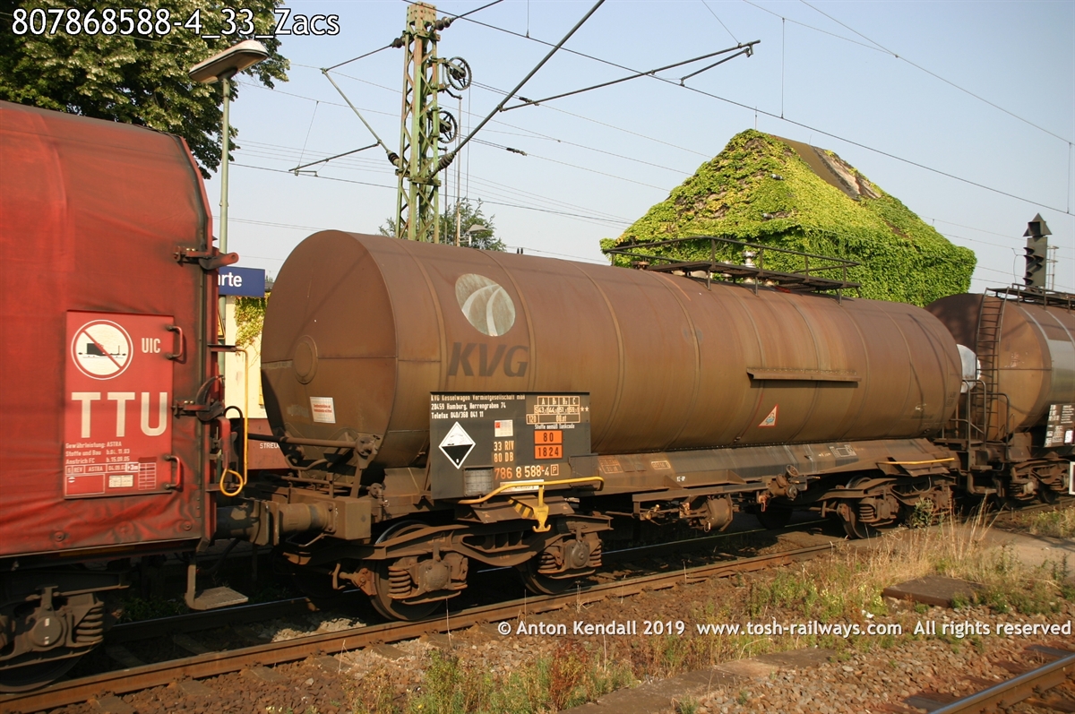 807868588-4_33_Zacs.jpg